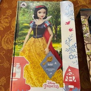 NWOT. Disney Princess Snow White Doll